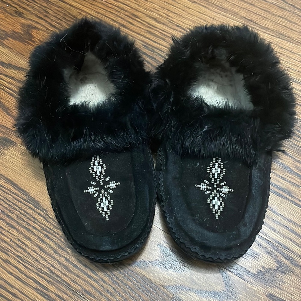 Manitobah Mukluks Tipi Black Soft Sole Moccasins